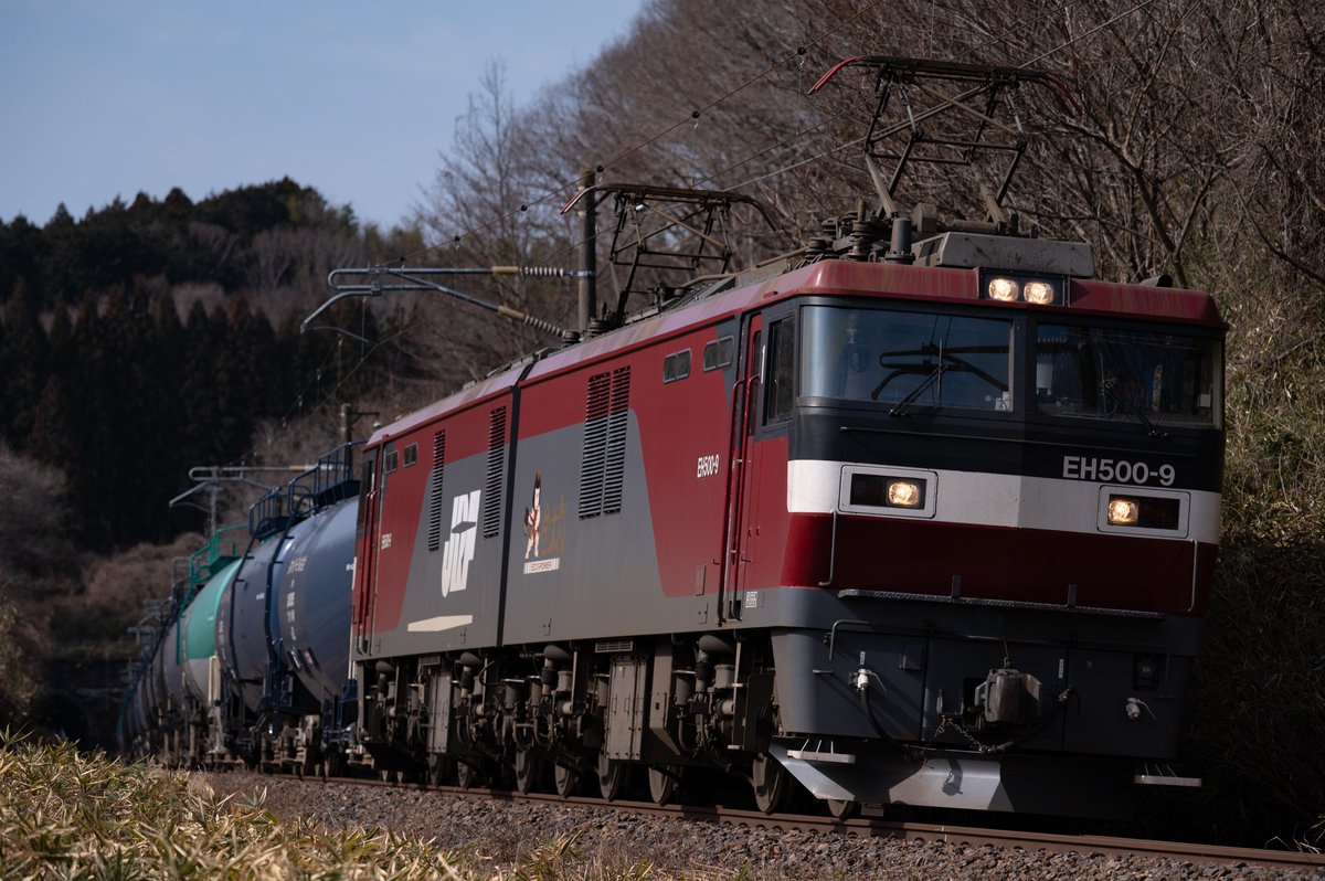 yurutetsu63's tweet photo. 2026/3/1
8179レ EH500-9+混色タキ
3081レ EH500-1+コキ

ここは初めて行きましたが、ガラスにビームが写ってしまい…意外と難しいですね https://t.co/djU24wX546