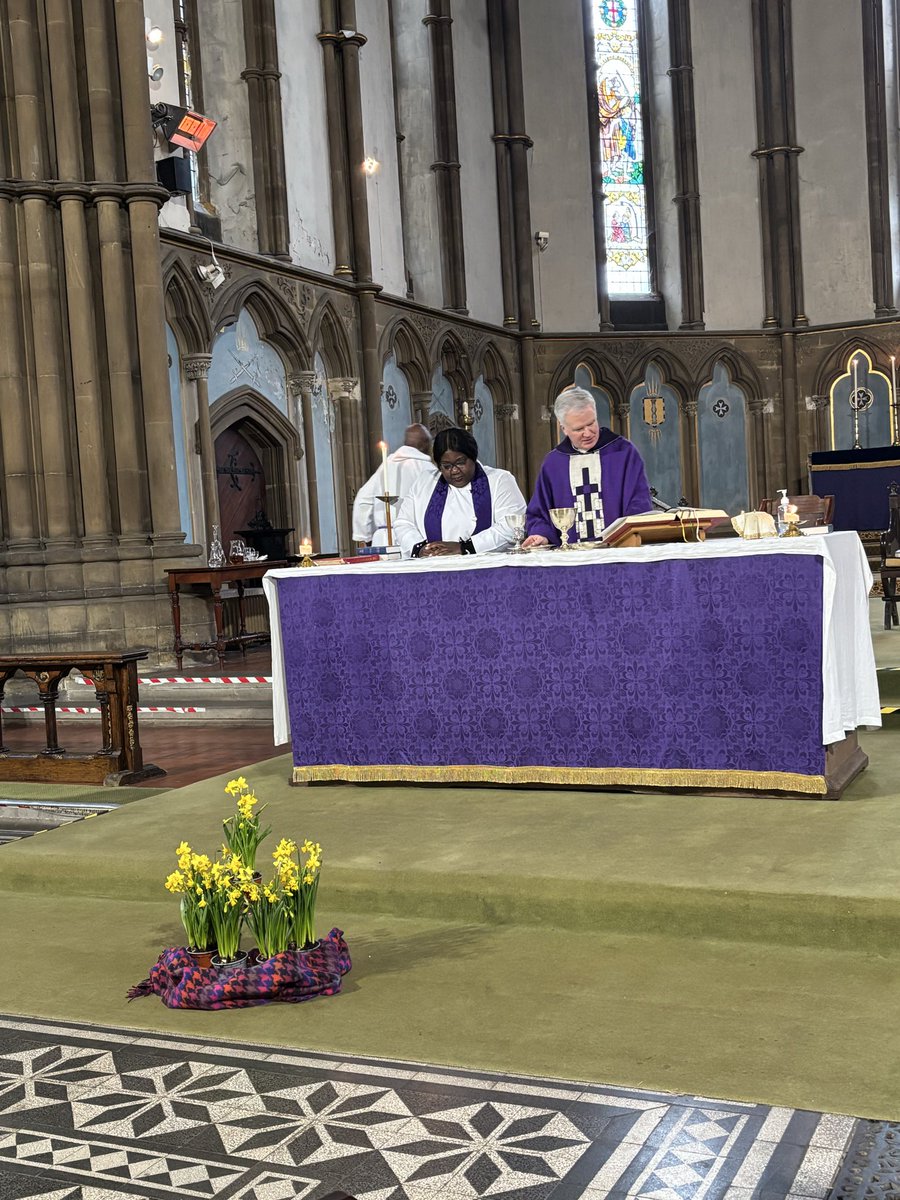 sjojchurch's tweet photo. Such a warm and comforting St David’s Day service this morning
The gentle harp music filled the church beautifully, the daffodil flowers brought such a lovely splash of sunshine. And of course, a Welsh cake to finish made it all feel even more special.
#StDavidsDay #sjoj https://t.co/4L3HR2OyXh