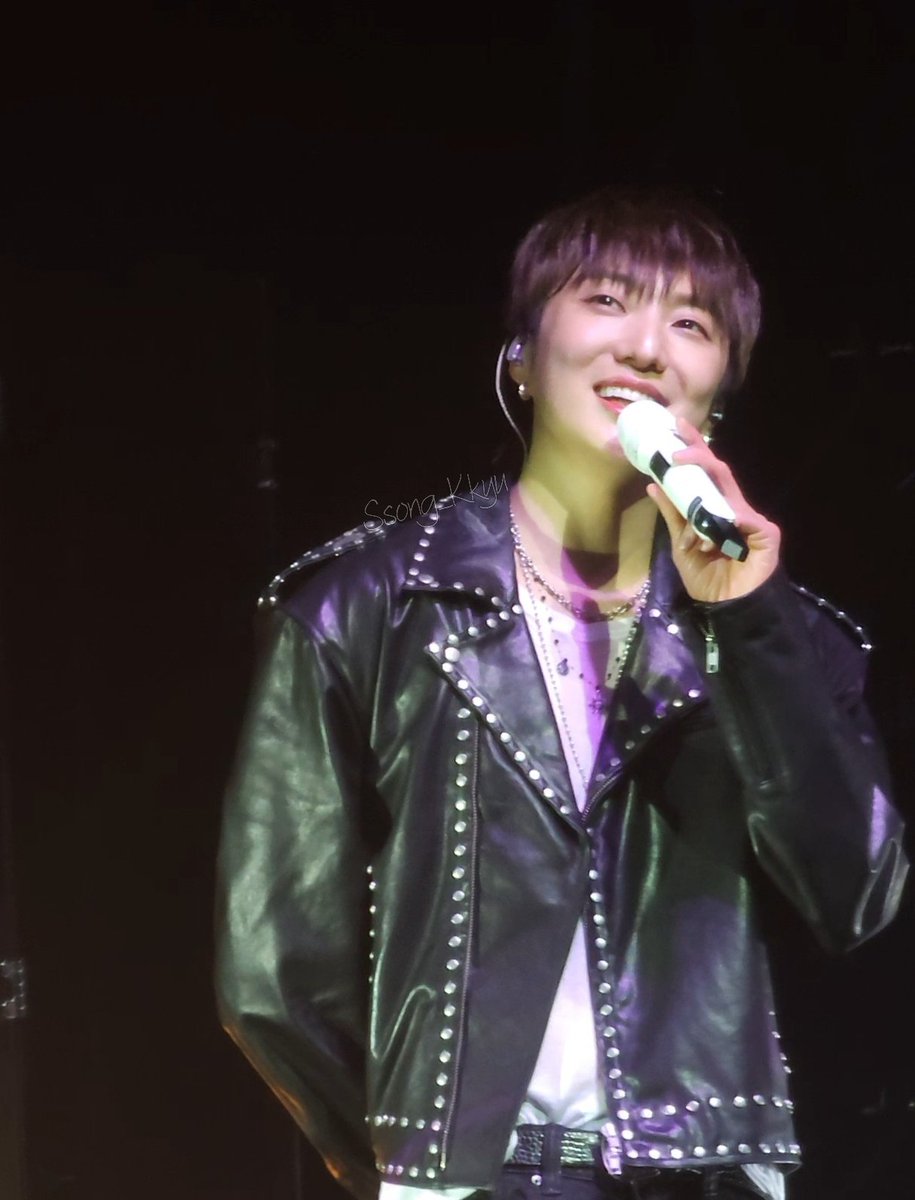 난 인서들 바라보는
✨️반짝이는 강승윤 눈✨️을 너무 좋아함.. 애정 한가득하잖아 🥹🥺💙