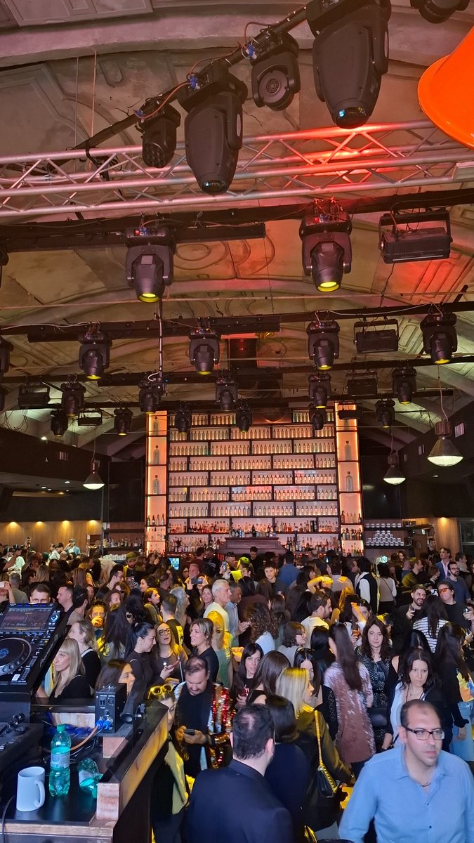 JackRoosterLive's tweet image. This is what happens when you offer value...🎶✨️♥️ #DayParty #Vinile #SoftClubbing #Rome