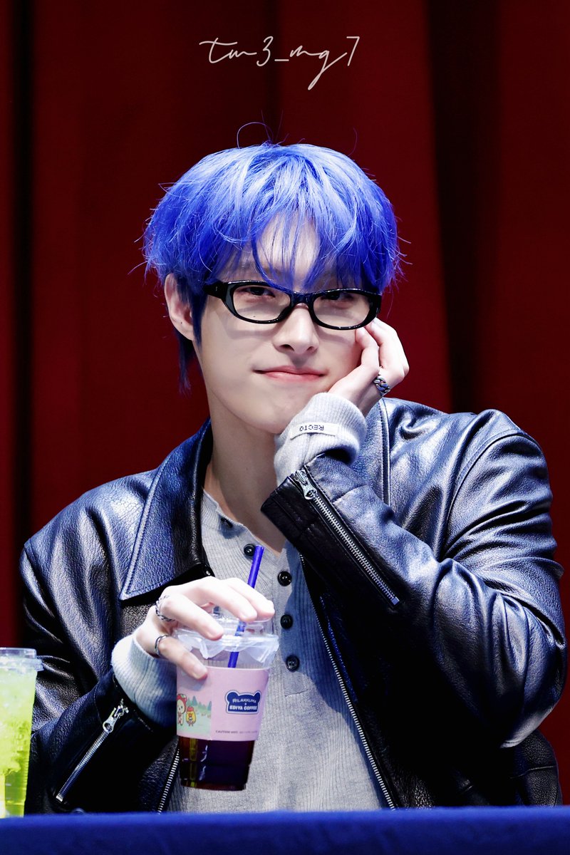 tw3_mg7's tweet photo. 260220 DMM 팬싸

💙🥤

#ATEEZ #MINGI 
#에이티즈 #민기 #송민기 https://t.co/Nd6ETyaLDA