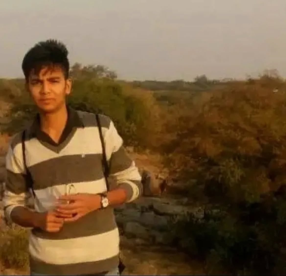 DeepMindQuote's tweet photo. 🚨Elvish Yadav Old Pic

#ElvishYadav #ElvishArmy https://t.co/MS0xQrDwGR