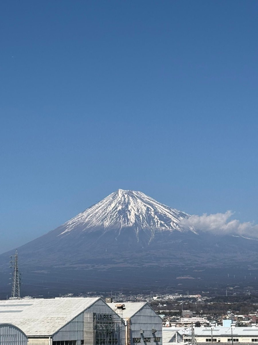 feferorou's tweet photo. 2月に終わった沖縄の桜
そろそろ入れそうな2月の沖縄の海
2月末は富士山の近くのホールで演奏のお仕事させていただきました🗻
今週末は南西航空音楽隊の定期演奏会です🎷お待ちしております。 https://t.co/I1ijXY3S5p