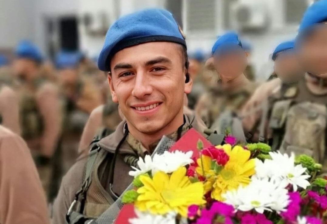 "Ölüm bize ne uzak, bize ne yakın ölüm
Ölümsüzlüğü tattık bize ne yapsın ölüm."
Şehit Abdullah Taha Koç 🇹🇷
01.03.2018