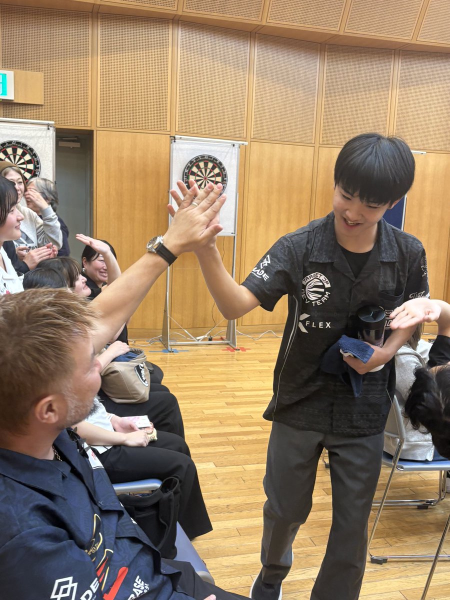 AJK_mgm's tweet image. TDA 東京ダーツ選手権大会
オープンシングルス安食賢一3位🥉@KenichiAjiki 
オープンユースシングルス安食泰虎優勝🥇
@ajikitaiga 
この2日間本当にお疲れ様😊✨
ダブルスもいい試合見せてくれた👏
泰虎、決勝でいいダーツをしてくれた‼️
皆様に感謝💕︎
 #CosmoDarts
 #TARGETJAPAN
 #SHADE
 #Doron