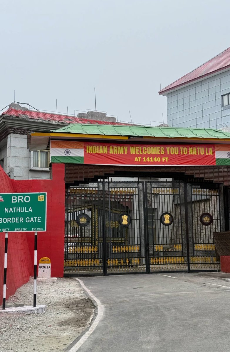 Standing at 14,140 feet, feeling the breath of the Himalayas and the warmth of our soldiers' courage, A silent salute to the guardians 🇮🇳