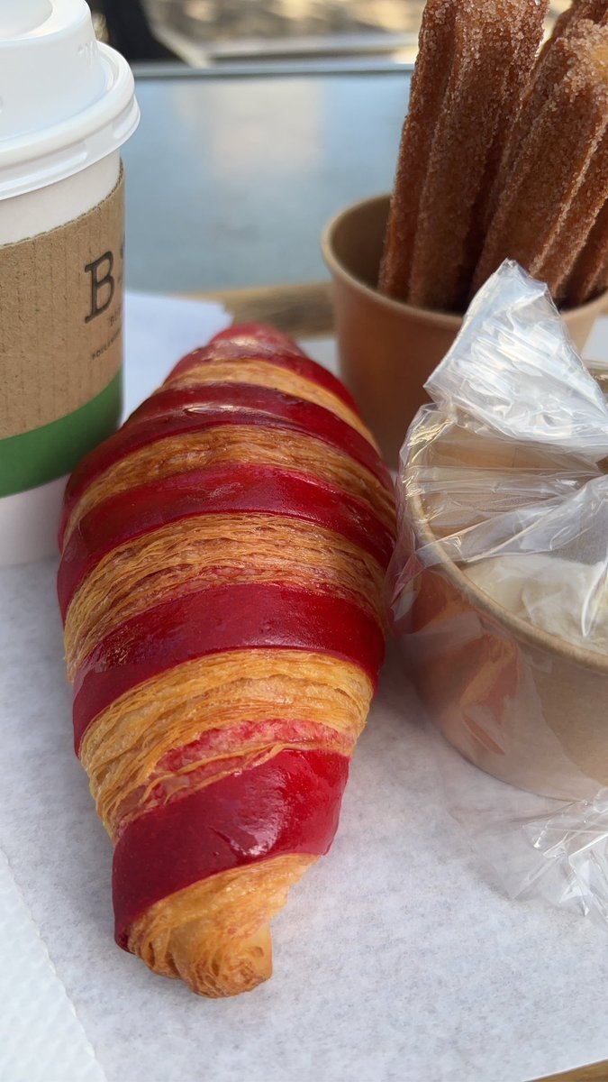 とってもお天気よくって、お外でパンを食べました〜♡
美味しかった〜♡