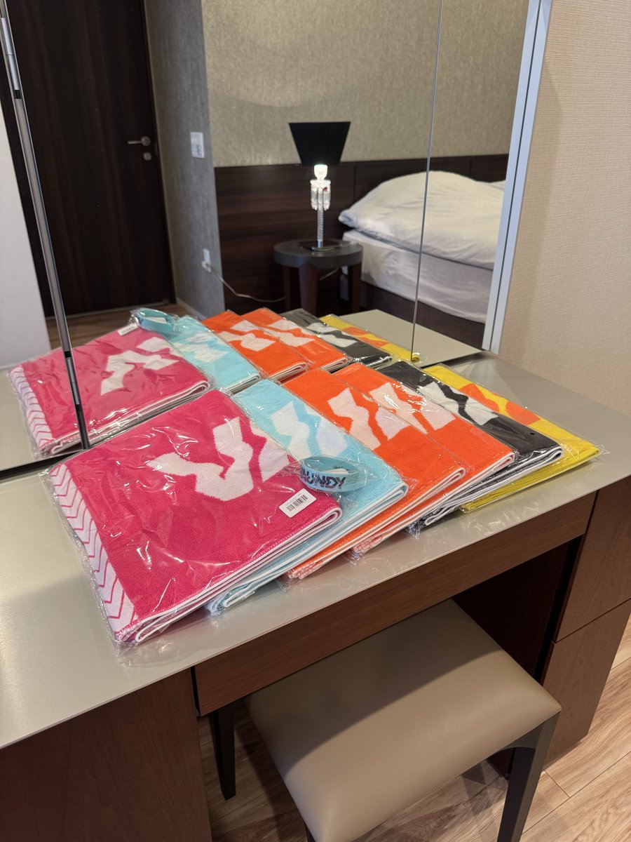 定番のVAUNDYタオルと白黒T、light blueラババン届いた〜 オレンジと