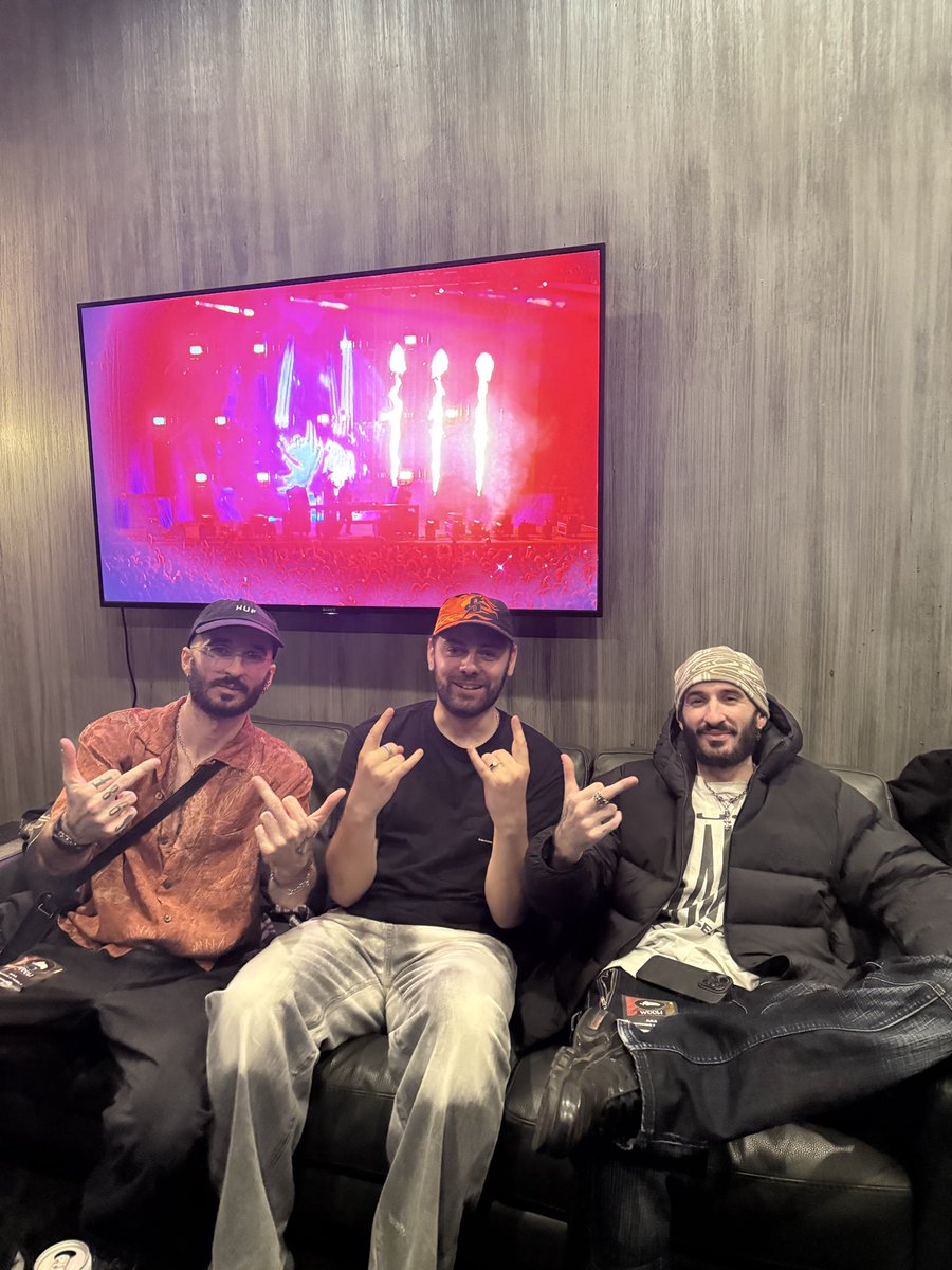 The twins reunited
Hol! 🤝 Hurtbox

love you guys