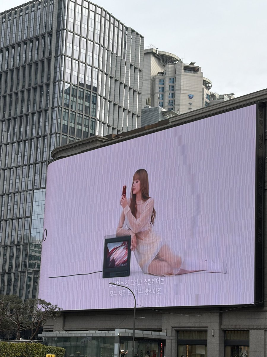 #LISA x <a href="/SHISEIDO_brand/">SHISEIDO JAPAN</a>’s ad
📍Seoul 🇰🇷

c/o jennieedyou

<a href="/wearelloud/">LLOUD</a> 

#LISAwithULTIMUNE 
#LISAxSHISEIDO
