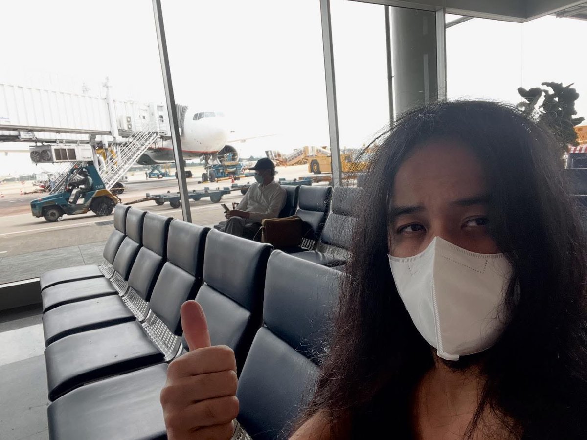 YetiValhalla's tweet photo. 第二段階。
東京に飛びます🎸💪 
#yetivalhalla
#学マス音楽祭_DAY2 https://t.co/FLhzMDXvua