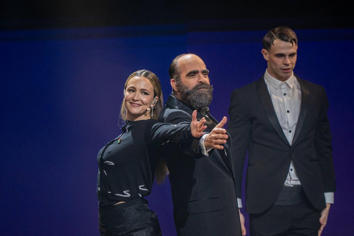 Dos30TV's tweet photo. Noche mágica en #40PremiosGoya en @La1_tve 
alcanzando un 26% de share, 2.396.000 espectadores y 5.162.000 espectadores únicos

🎬 Buena fidelidad de más del 46% que confirma el enorme interés por nuestro cine

🏆 +73.7% de plusvalías

🫶 LÍDER ABSOLUTO

#QueVivaLaTele #Audiencias