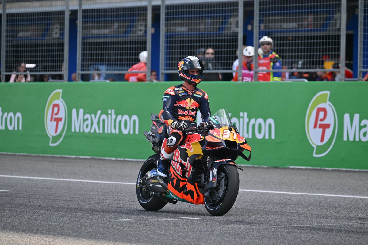 mlito13's tweet photo. #ThaiGP ๐น๐ญ
#MotoGP RACE @ChangCircuit๐
1๏ธโฃ @Marco12_B #MB12 ๐ฎ๐น๐
2๏ธโฃ @37_pedroacosta #PA31 ๐ช๐ธ
3๏ธโฃ @25RaulFernandez #RF25 ๐ช๐ธ
๐ #BrazilianGP ๐ง๐ท https://t.co/XMK4dM57XC