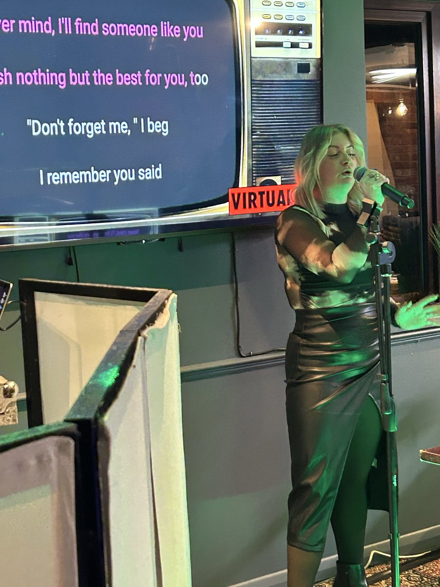 contactdiscos's tweet photo. https://t.co/CfVudWcICF 

For all occasions including weddings, anniversaries, birthdays,  karaoke, northern soul nights, neon lit parties, charity nights, retirement parties and so many more events. https://t.co/GfLXZRxKo6