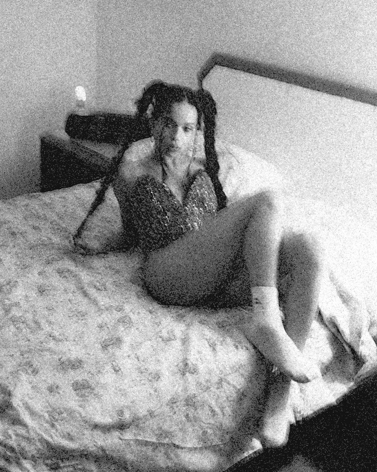 ﹙ . . . ﹚ 𝓼o tender around 𝒇𝒍𝒐𝒘𝒆𝒓𝒔. tweet media