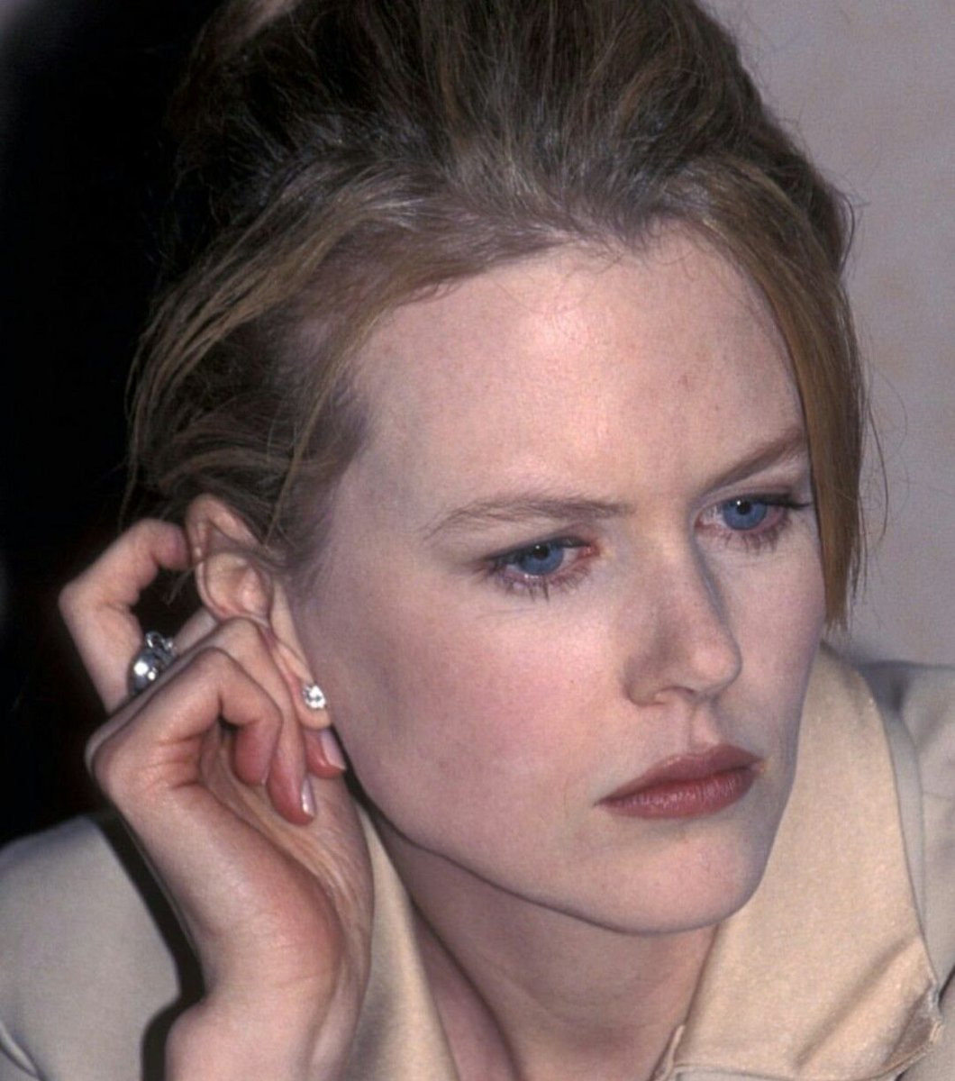 cinevow's tweet photo. Nicole Kidman, 1996 https://t.co/QS9k5Oq8Ph