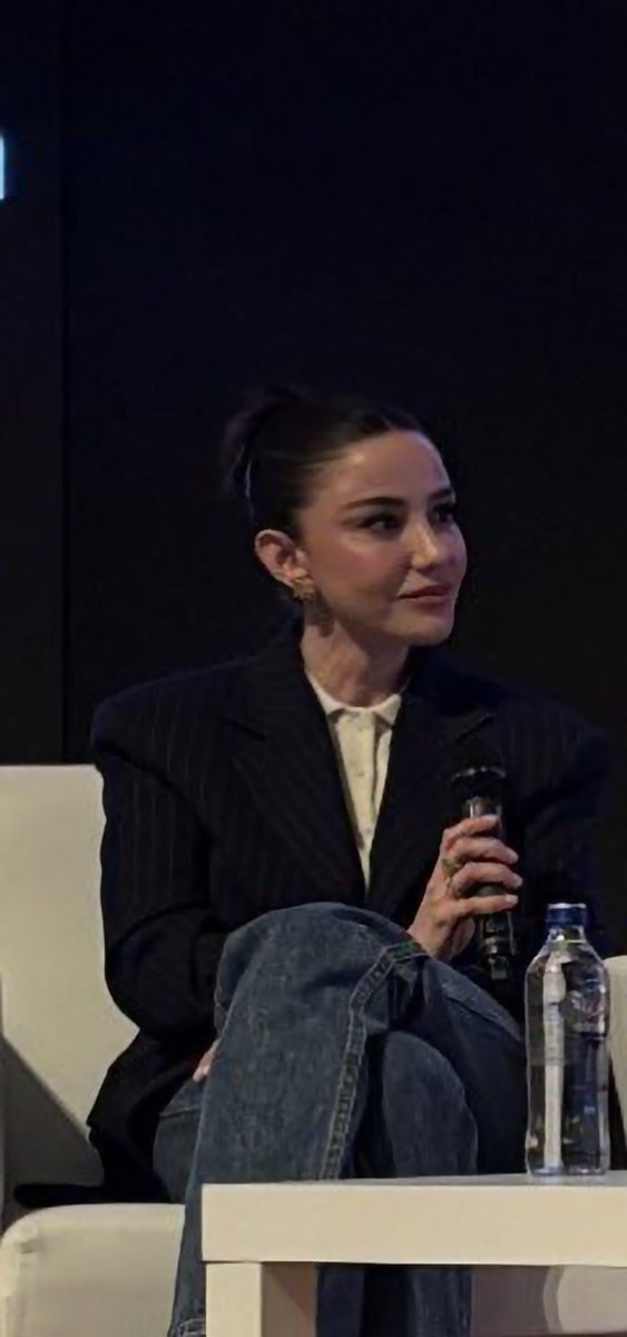 Essere #ÖzgeGürel essere ambasciatrice di diritti e crescita per quelli,i bambini,che sono il futuro, speriamo migliore di questo mondo troppo spesso meschino e litigioso💫👏🍀❤️