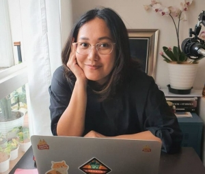 solusibukucom's tweet photo. Film adaptasi Dompet Ayah Sepatu Ibu akan ditulis oleh Gina S. Noer dan Yayu Yuliani! 🔥🔥🔥

Gina S. Noer adalah orang di balik film Dua Garis Biru, Keluarga Cemara, Ali &amp; Ratu Ratu Queens, dan banyak film lan.

Excited? https://t.co/wNYYVFgLYr