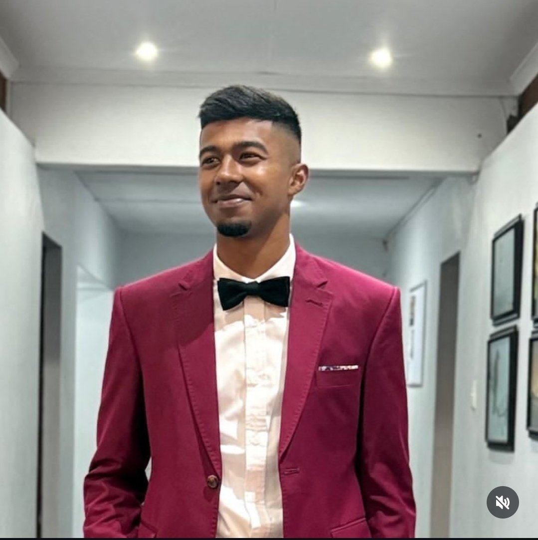 Happy New Month Paprikas 🌶 The last and final month 🥹. Lets block out all the noise and distractions and take our handsome young man to the finals 👑  ASHAY TO THE WORLD 😍!

NO EXPOSÉ JUST ASHAY
ASHAY ABOVE THE DRAMA

#TrendingAshaySunday #BBMzansiS6