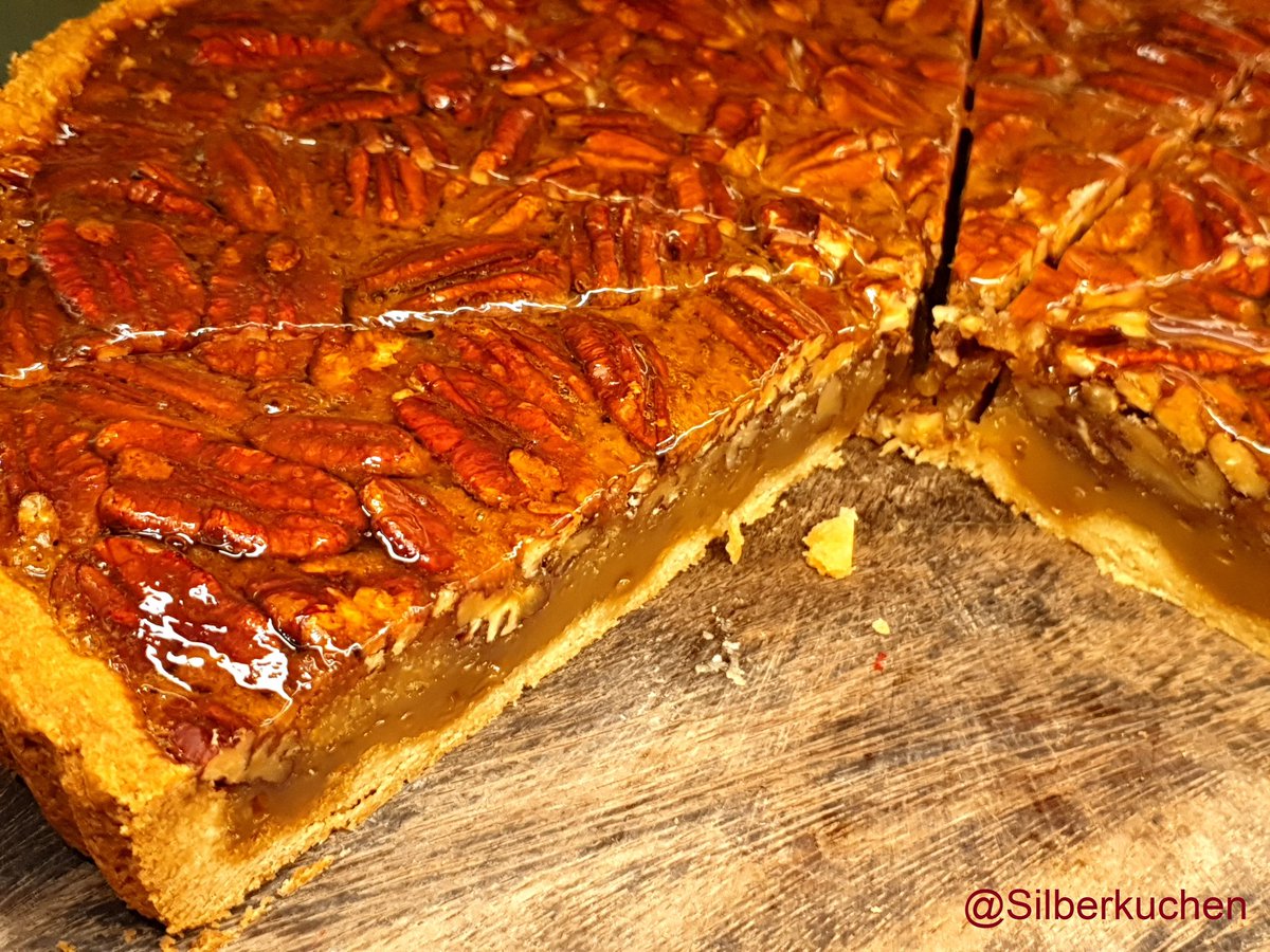Silberkuchen's tweet photo. Pekannuss Kuchen....Pecan Pie #pekannusskuchen #pecancake #frühstück #breakfast #brunch #foodphotography #foodblog #foodlover #kuchenliebe #kuchenlover #kuchen #cake #ohnekuchenohnemich #kaffee #homemade #homebaking #homebaker #baking #backen #bakemyday #bio #news https://t.co/r8gtD0B96e