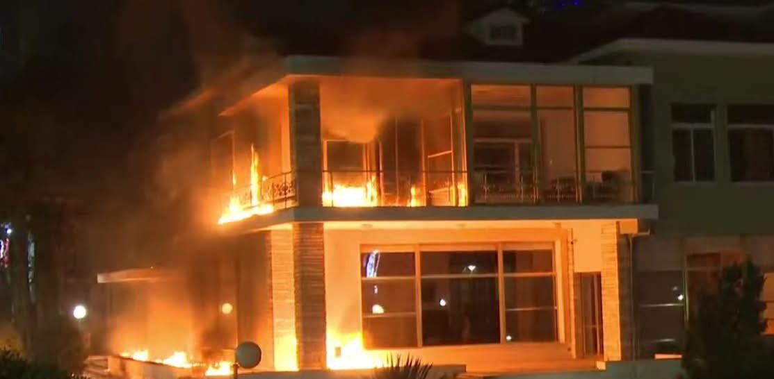 JorgjiJonid's tweet photo. In Tirana, was attacked an European art residence. To burn down an oasis that has gathered artists , and to endanger the lives of people, it is cowardice. Attacking art because you are enraged by the system is like breaking the mirror because you don't like your own face.
Shame https://t.co/Q5kPskynCO