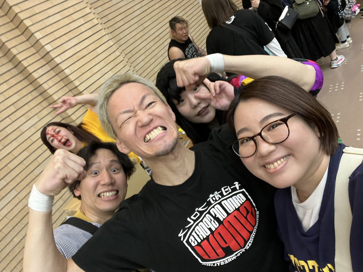 mippoko04's tweet photo. はるなっくすに誘ってもろて、夫婦揃って初プロレス&amp;初千日前プロレスでハタケンさん観てきたけど、モンゴール天山さん最高やった…🥹
後半のプロレスは必死に見過ぎてひとっつも写真も動画も撮れてないけど笑
カトリーヌさん美しかった…！
両方また行きたなるやつ！でした👏
 #NPW
 #千日前プロレス https://t.co/35F0SUa8pH