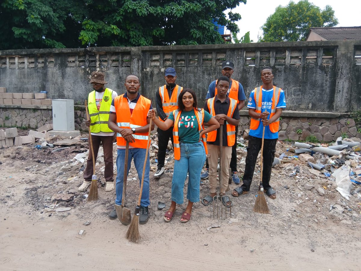 BenKapita's tweet photo. Le #changement que nous #attendons ne viendra pas d’ailleurs.
Il commence par notre #Engagement notre #discipline et notre sens des #responsabilités.
#Kintambo #biso+ #jeunesse_communale
#kinshasa https://t.co/TAX44PDop8