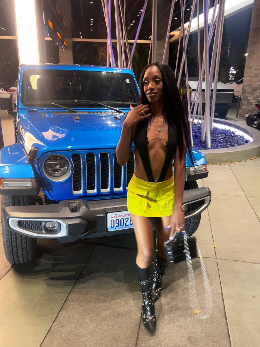 iLuvWooski👣 tweet media
