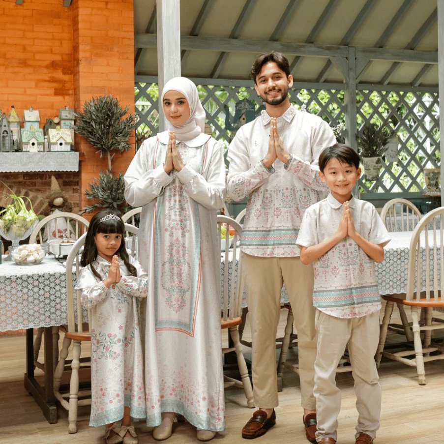 LapakShopeee's tweet photo. Siapa bilang tampil mewah harus mahal? Set couple Armani Silk ini harganya masih masuk akal, tapi kualitasnya setara baju jutaan di mall ✨
🛒https://t.co/51lzF8Tcoq https://t.co/AeSkSxScBO