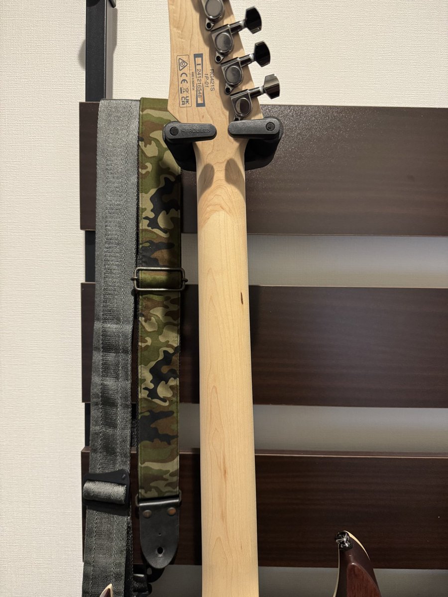 nonsense0405's tweet photo. あまり手に馴染まなかったため売ります。
ほぼ弾いていません。

希望価格:4〜5万
フレット:9割以上
ネック　:ストレート(トラスロッド余裕あり)
傷など　:目立った傷なし

フォロー外可です。しばらく反応が無ければヤフオクに流すか、前回いいねをしてくれたハードオフ宮原店さんに売りに出します https://t.co/VF0yskENVU
