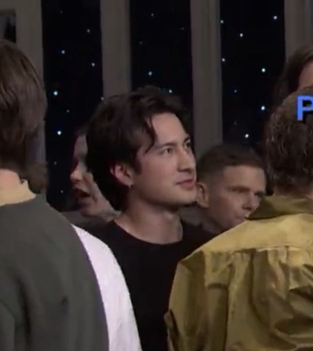 tzarilya's tweet image. the way hudson looked at hozier i think he’s in love your honor