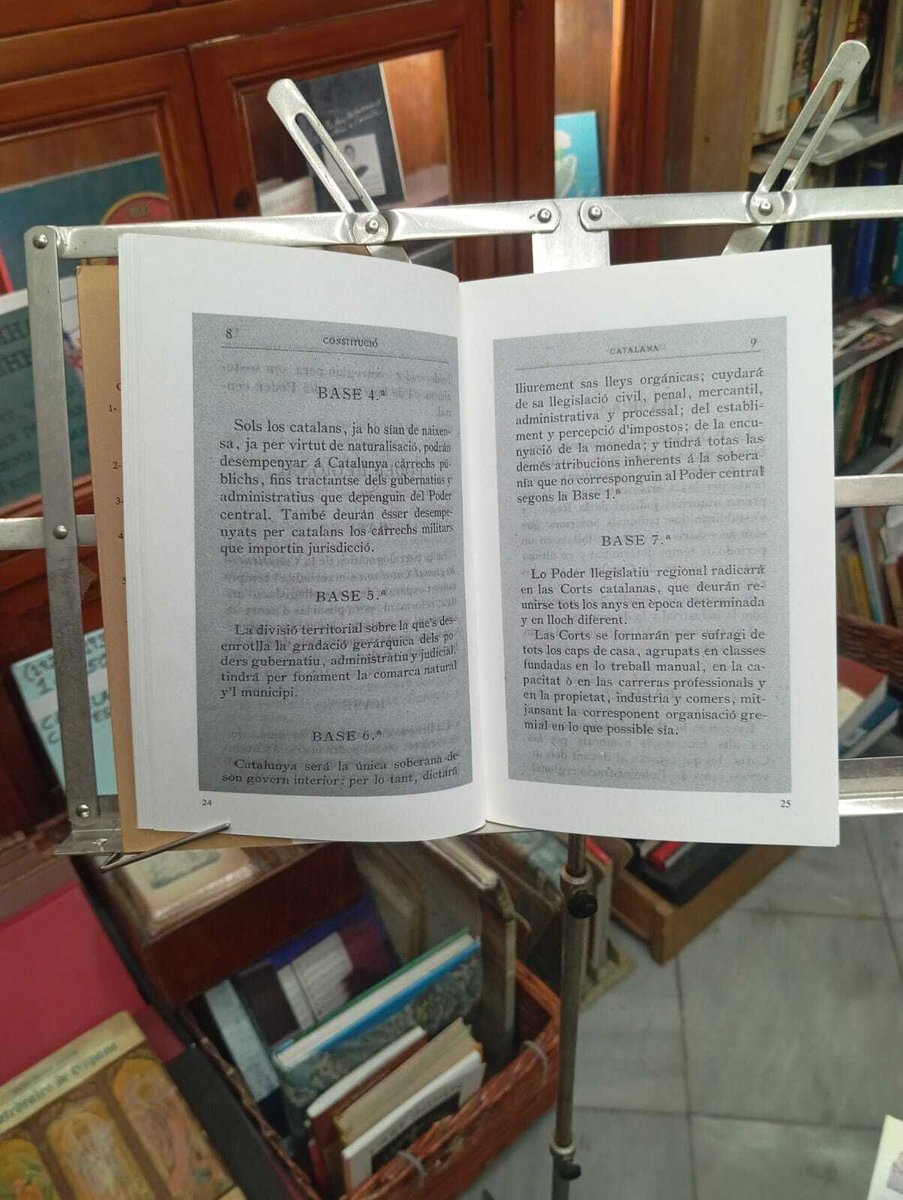 Les Bases de Manresa i el futur de Catalunya. (Edició de 1992 a cura de Josep M.Figueres. Les #BasesdeManresa , un document polític aprovat el 1892) #llibredeldia #librodeldia #livredujour #bookoftheday  #societat #llibres #libros #books #llibresegonamà