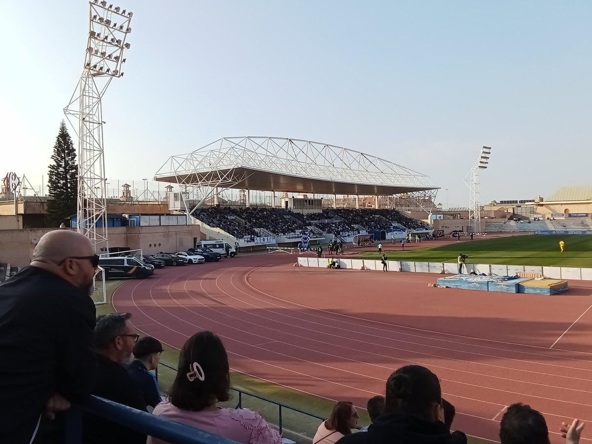 Más de 4 mil personas viendo un partido de la categoría más baja. 
Apoya al equipo de tu ciudad
⚪🔵