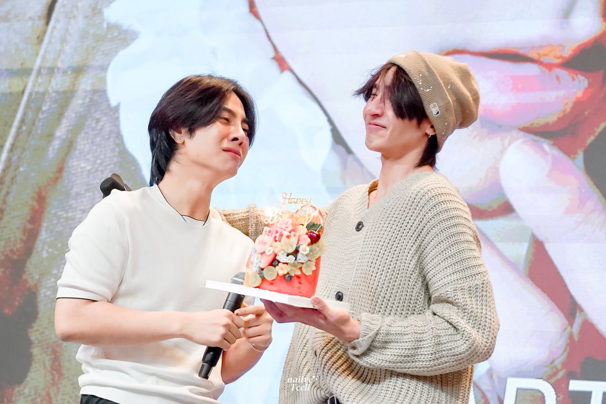naiivetcellcEM's tweet photo. ใครไหวไปก่อนได้เลยคับ
เราไม่ไหว
ขอบคุณที่เติบโตมาด้วยกันนะ 
ขอบคุณพี่เอิร์ทที่อยู่ตรงนี้และขอบคุณมิกที่ดูแลพี่เอิร์ท รักพี่เอิร์ทมาเสมอ
ดูแลกันไปเรื่อยๆ เลยนะ

#EarthTheaterOfLove #ExploreOurTheEarth2026  #เอิร์ทมิกซ์ #EarthMix @Earth_pirapat @wixxiws #naiivegraphy https://t.co/G76oYk4a6S