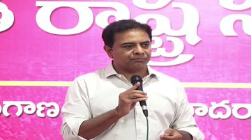 airnews_hyd's tweet image. 🟦మూసీ ప్రక్షాళన పేరుతో కాంగ్రెస్ ప్రభుత్వం పేదల ఇళ్లను కూల్చివేస్తోందని బీఆర్ఎస్ వర్కింగ్ ప్రెసిడెంట్ @KTRBRS ఆరోపించారు.

🟦#Hyderabad రాజేంద్రనగర్ లోని హైదర్‌షాకోట్, కేకే నగర్ వాసులు నిర్వహించిన సేవ్ మూసీ - సేవ్ హోమ్స్ పాదయాత్రలో ఆయన పాల్గొన్నారు.
#MusiRiverfrontDevelopment