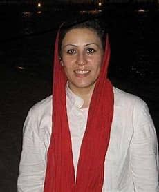 برای #مریم_اکبری که جوانیش را در سیاهچال جلاد از میان بردند و برای خانواده او که رنج دهها سال دوری را تحمل کردند.

#خامنه‌ای_به_درک_واصل_شد