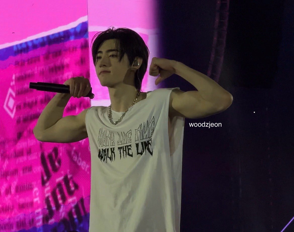 it's been one year since #WALKTHELINE_IN_BULACAN and i still haven't recovered from this sunghoon 😔