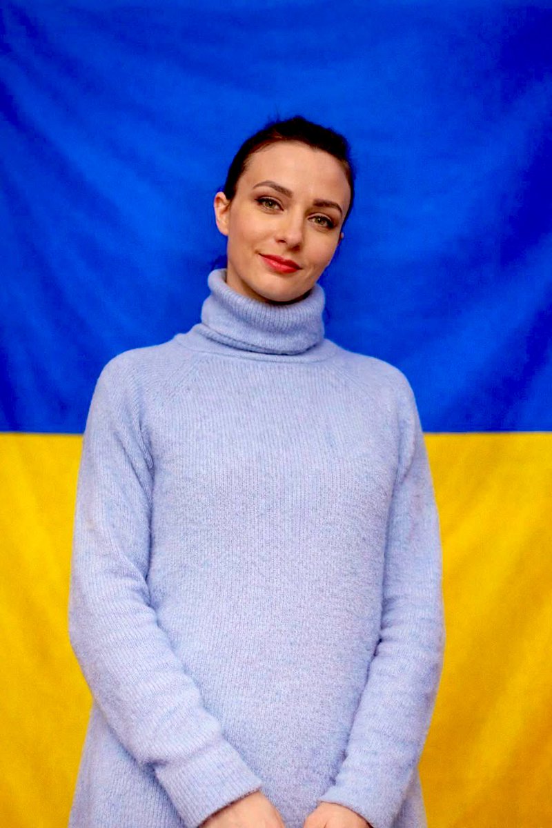 Ця  красива й  мужня жінка
в полоні у нелюдів вже шість років.
Наталія Власова
Вона "засуджена" до 18 років тюрми
за шпіонаж і тероризм.
На суді Наталя розповіла,що її піддавали жахливим тортурам.
В її очах стільки болю й нескореності водночас.
Наталія Власова.
Незламна Українка.