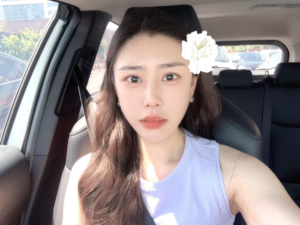 Chao987666's tweet photo. 无脑母人做瑜伽时被骂发情无脑排卵，不小心发出了0美颜���图，对比美颜照片我只能说操你��你妈死了 #死妈 #母猪 #死妈婊 #喷卵 #暴毙 #爆骂 #上贡 #吐金 #压榨 #洗脑 #辱骂 #无底线 #自毁 #社死 #母蛆 #傻逼 #曝光 #婊子 #杂种 #人格摧毁 #语音 #恋臭 https://t.co/Ufk87a4tE6