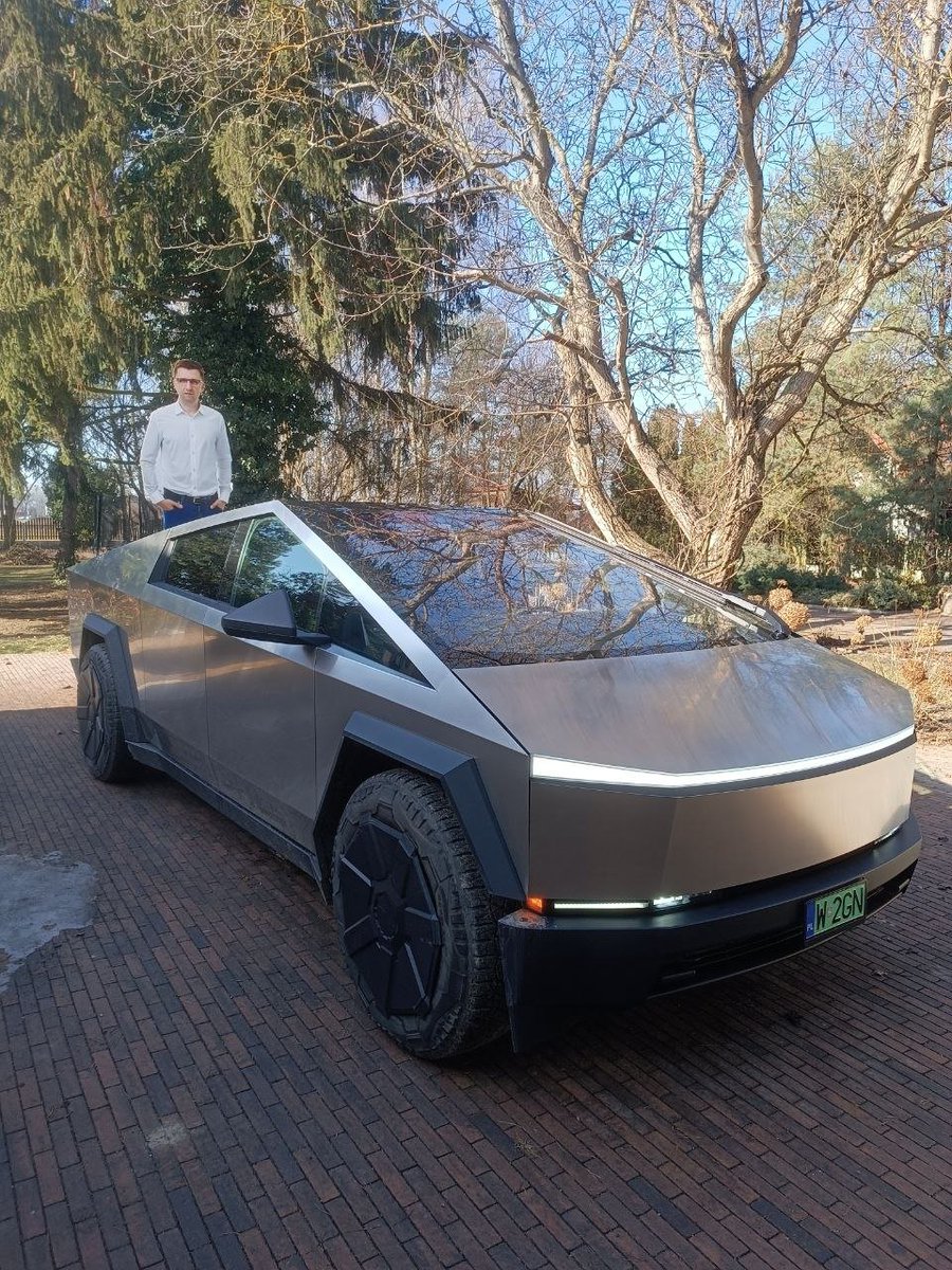 Adam | Krasnal Invader tweet media