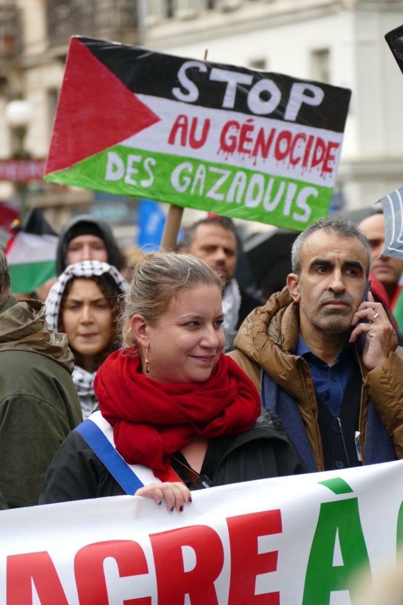 Quand <a href="/MathildePanot/">Mathilde Panot</a> s'affiche avec <a href="/MrariAfdi/">Mrari Abdelmajid</a>  l'avocat des freres musulmans et du Qatar ce n'est pas anodin.. 🧶 1/15