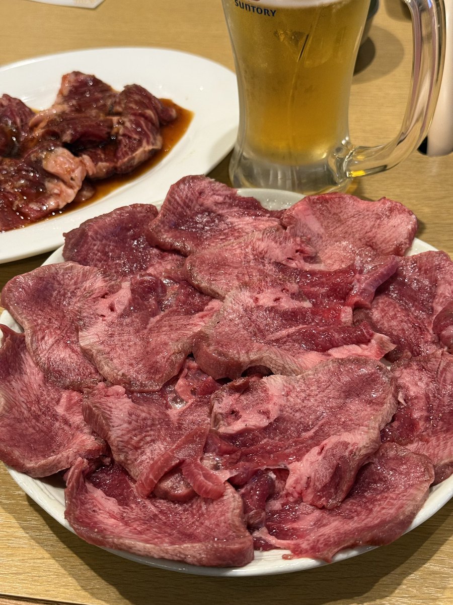 afulois1's tweet photo. 世界が戦争で混沌としている中、我々酒飲みに出来ることは、普段通りの店で普段通りに酒を飲み、平和っていいもんだぞと世界に発信していくことだと思っている https://t.co/ktNUg1slcK