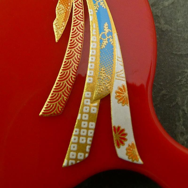 HanezuyaParfait's tweet image. 蒔絵風　小さな手鏡　束ね熨斗に扇、貝合わせという縁起のいい柄。気持ちが華やぎます。お雛様のお道具みたいな雰囲気を大事にしています。販売はminne「えどいろ」から。ちょっとしたギフトにもピッタリです。専用小袋やタッセルなどもございます。minne.com/@edoiro #束熨斗 #扇 #貝合わせ