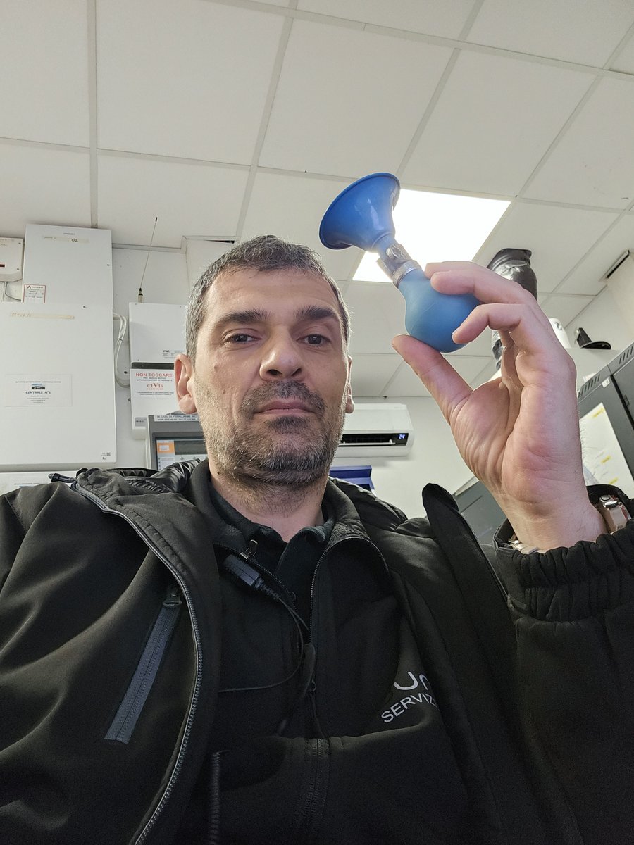 ndonvr's tweet photo. No ma oggi ti sta passando proprio bene al lavoro https://t.co/58SZQQpIWH