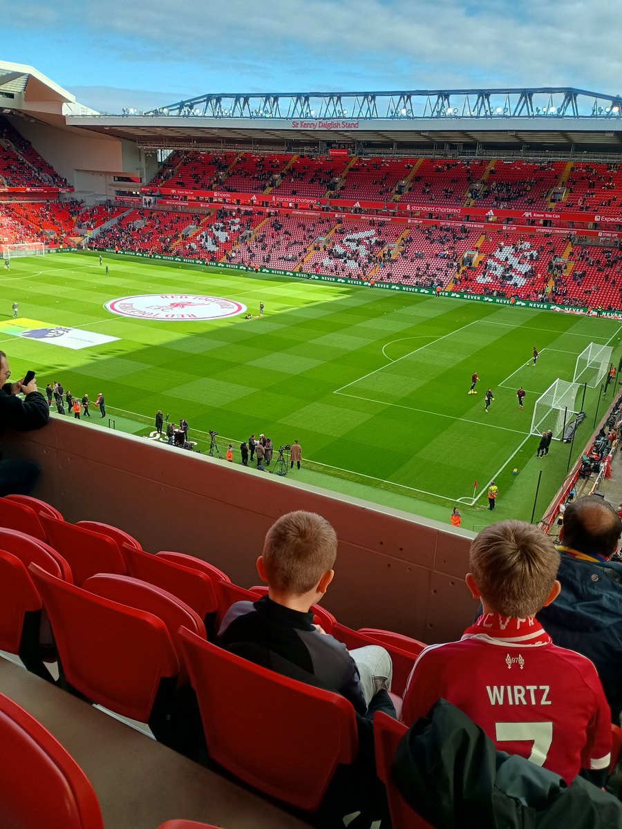cduncan2016's tweet photo. Thanks very much @REDticketMenIRE for sorting tickets for yesterdays match. A great game and happy kids.🔴🔴 https://t.co/yBqHOOzCws