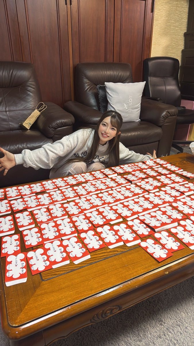 ai_uehara_ex's tweet photo. 朝からバタバタしてて
取り急ぎ
たくさんありがとうな
28日間でした😊♡
みんなそれぞれの形で
一緒に完走してくれてありがとう✨✨

とりあえず寝ます。 https://t.co/SRFcAoRs8X