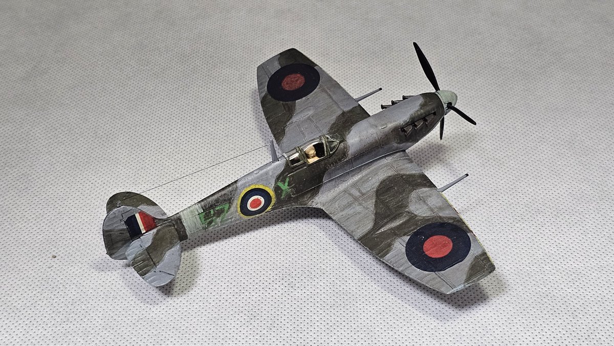 runchickens_3's tweet photo. SAコンに向けてドイツ機続きだったので息抜き。
水性アクリル筆塗り
#SPITFIRE
#Heller
#MkVB
#中古キットLOVE https://t.co/lewQ41wIUB