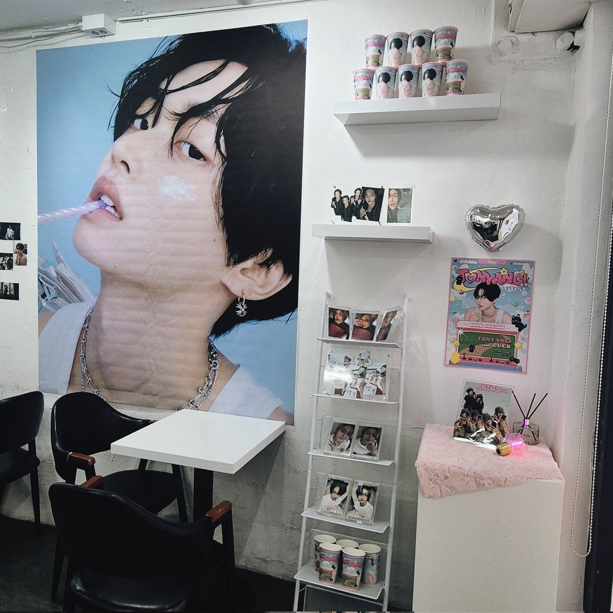 Tarobubbletea11's tweet photo. 🄱🄱🄸🄽🄸 🄰🅁🄲🄰🄳🄴
▶토냥이 생일 스테이지◀
—— START GAME ——

원빈이 생카에 다녀왔어요🎂
빈이로 가득한 곳에
럭드도 원하는 걸로 득템!

#TONYANGI_LEVEL_UP https://t.co/GxmdR2YNYB