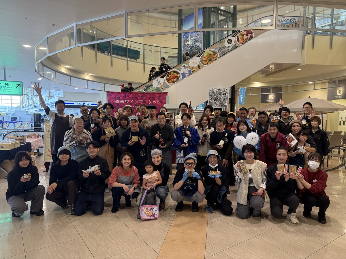 lrkeigo's tweet photo. #道南ワインマーケット
Local Revolutionで今回初めて企画運営に関わらせて頂き、２日間大盛況にて無事終了となりました！

沢山の関係者の方々と素敵な場と時間をつくれて楽しかった〜

「道南のワインと食と音楽と」
道南のヒトモノコトがこれからにつながればもっともっとこの地域は楽しくなるなぁ https://t.co/09diO6klee