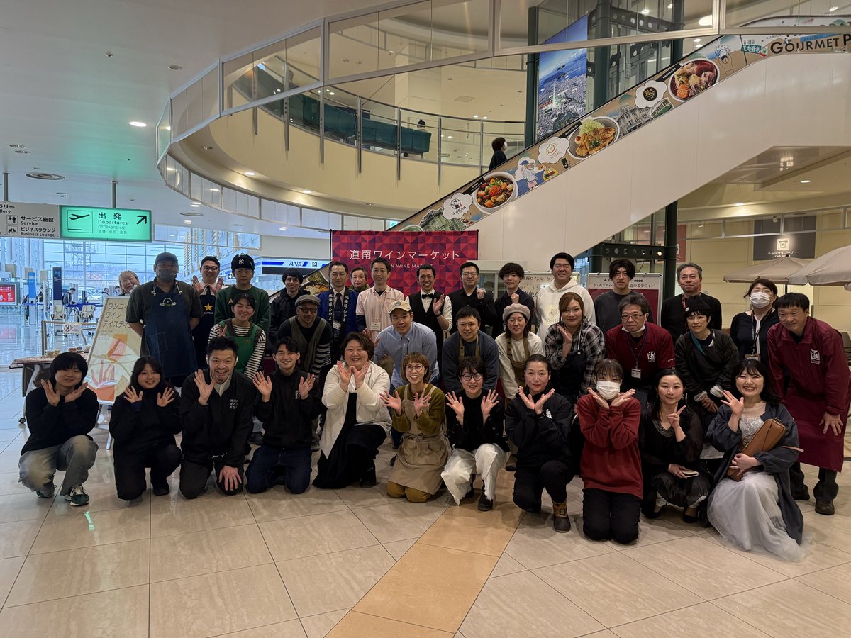 lrkeigo's tweet photo. #道南ワインマーケット
Local Revolutionで今回初めて企画運営に関わらせて頂き、２日間大盛況にて無事終了となりました！

沢山の関係者の方々と素敵な場と時間をつくれて楽しかった〜

「道南のワインと食と音楽と」
道南のヒトモノコトがこれからにつながればもっともっとこの地域は楽しくなるなぁ https://t.co/09diO6klee